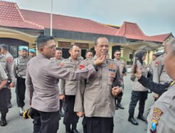 Wakapolres Madiun Kota Lakukan Pengecekan Kerapihan Rambut dan Atribut Personil