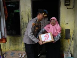 Polisi Hadir untuk Rakyat: Polda Jateng Salurkan Bantuan di Kampung Nelayan Tambakrejo   