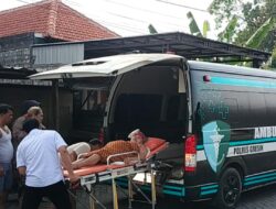 Sepenuh Hati Melayani, Ambulan Gratis Polres Gresik Antar Warga ke Rumah Sakit Ibnu Sina
