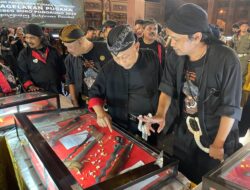 Ajak Masyarakat Lestarikan Budaya Leluhur, Keris hingga Mothik Khas Ponorogo Dipamerkan Pagelaran Pusaka Grebeg Suro 2025