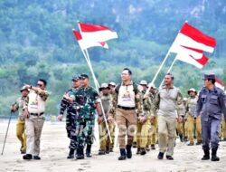 Ikut Susur Pantai SBY dan AHY Sambut Tim Ekspedisi Merah Putih