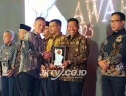 Ketua DPRD Kabupaten Ponorogo, Dwi Agus Prayitno Secara Langsung Terima Awards dari Jawa Pos Radar Madiun