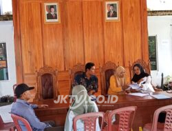 Panitia Pilkades PAW Desa Miyono Terima Berkas Calon Pendaftar