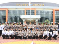 Momen Haru, Kapolres Gresik AKBP Rovan Richard Mahenu Pimpin Apel Terakhir Titipkan Doa untuk Anggota