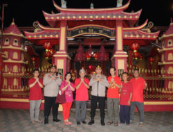 Pastikan Imlek Kondusif, Kapolres Gresik Tinjau Pengamanan di Klenteng Kim Hin Kiong