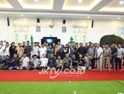 Sambut Idul Fitri, Plt. Bupati Bunda Lisdyarita Ngopi Gayeng Bersama Awak Media