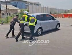 Respons Cepat Polantas Gresik Bantu Pemudik Mogok di Sembayat, Arus Lalu Lintas Kembali Lancar