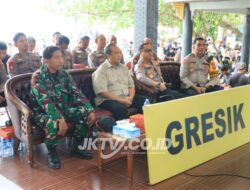 Pastikan Keamanan Wisatawan Lebaran 2026, Kapolres Gresik Pantau di Pantai Dalegan