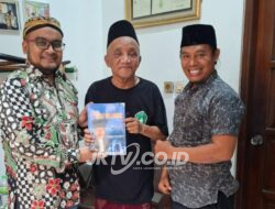 Utusan Pakubuwono XIV Sowan Mbah Lepo, Sampaikan Salam dan Serahkan Serat Wulangreh
