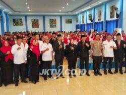 Bunda Lisdyarita Serahkan 149 SK Pemindahan,Perpanjangan, dan Penugasan ASN Guru Sebagai Kepala Sekolah Tahun 2026