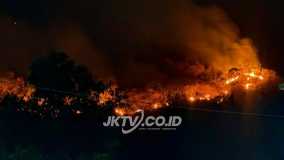 Perhutani Bersama TNI, Polri, BPBD dan Relawan Bergerak Cepat Tangani Kebakaran Hutan di Gunung Wawar