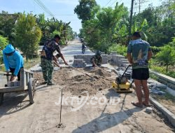 Kamituwo Ngipik Turun Langsung Pimpin Gotong Royong Pembangunan Jalan TMMD ke-129