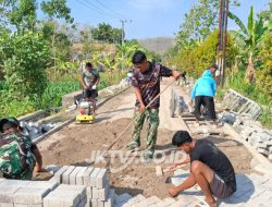 Pembangunan Jalan TMMD ke-129 Prioritaskan Kualitas, Satgas Padatkan Dasar Paving dengan Mesin Stamper