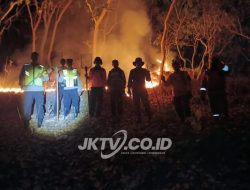 Kebakaran Hutan Perhutani di Slahung, Polisi dan Petugas Gabungan Bergerak Cepat Padamkan Api