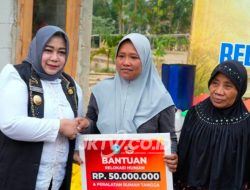 Korban Longsor Wates Tak Lagi Tinggal di Tempat Darurat, Plt. Bupati Lisdyarita Serahkan Tiga Huntara