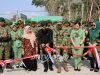 Perkuat Akses Warga, Karya Bakti TNI Bangun Jalan Beton di Desa Manding